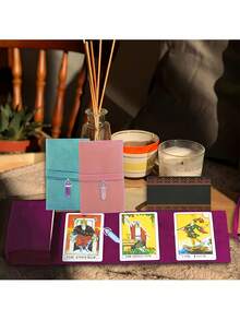 这款天鹅绒塔罗牌收纳袋配有水晶吊坠,采用双面可折叠设计,抽绳封口,柔软的布料保护套,便携式卡包,适合存放塔罗牌和小物件。这款塔罗牌收纳袋采用保护性布料,可有效保护卡片和物品,是节日必备佳品,充满神秘美感,经久耐用,也是存放珠宝的理想之选,更是灵性探索者的完美伴侣。 - 彩色 - 查看 4