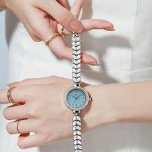 1pc Women's Elegant Luxury Fashion Mermaid Tail Chain Quartz Watch, Fashionable Niche Lightweight Luxury Ladies Watch With Rhinestones, Suitable For Daily Wear, Birthday/Holiday Gift