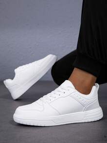 大码男士轻便休闲运动鞋 - 防滑 EVA 鞋底，纯色超细纤维鞋面和织物衬里，圆头系带设计，厚底休闲运动鞋，适合户外、校园、派对、度假、街头、滑板，简约百搭的鞋子 - 白色 - 查看 2