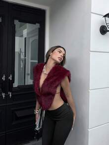 女士红色皮草上衣，V领露背，性感红色皮草背心，派对，冬季，一款红色秋冬万圣节仿皮草外套，深V领和仿皮草收腰设计，性感优雅，圣诞节，节日 - 酒紅色 - 查看 1