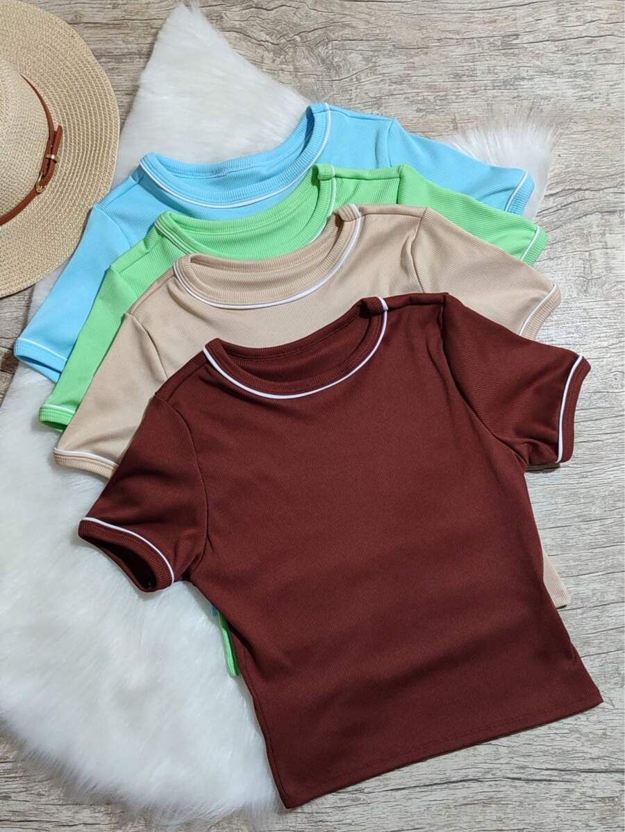 Blusa Feminina Manga Curta em  Ribana Gola Redonda e Detalhes Na Gola e Manga - Marrom - Visão 1