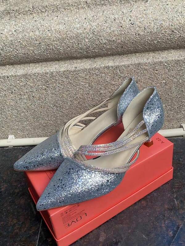 أحذية كعب عالي بطرف مدبب مرصعة بالراين، كعب رفيع 2025 أحذية عروس جديدة، حذاء كعب أنيقة ذات فتحة رقبة واطئة جذابة، أحذية عروس اللون الشمبانيا، لامعة مناسبة لفستان الزفاف والارتداء اليومي، أحذية كعب عالي من البللور