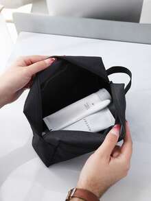 1个定制男士个性化旅行洗漱包，可定制姓名，男士可折叠轻便旅行化妆包，涤纶材质，大容量，带拉链隔层、顶部提手和高品质拉链，是收纳基本美容和剃须用品的理想之选，旅行必备收纳包，送给女友、男友、朋友的理想礼物，旅行收纳神器。 - 彩色 - 查看 2