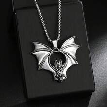 1pc 2025 New Gothic Bat Necklace For Men, European And American Punk Creative Pendant, Vintage And Unique Titanium Steel Necklace, Cross-Border Wholesale Accessories, Long Pendant, Vampire Bat Halloween Gift, Stainless Steel That Doesn't Fade, Suitable For Daily Wear With Sweaters For Men And Women