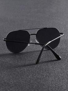 1 chiếc Kính râm thời trang hình bầu dục gọng kim loại đa năng cho nam, hoàn hảo để bảo vệ khỏi ánh nắng mặt trời ngoài trời Kính râm thanh lịch Kính râm Phụ kiện đi biển Kính râm Kính râm - màu xám đen - Xem 4