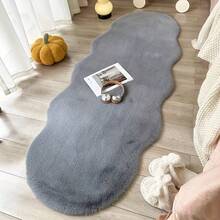 1pc Gray Plush Rug, Soft Faux Rabbit Fur Asymmetrical Carpet Mat, 1-5cm Trimming Tolerance, Suitable For Christmas, Thanksgiving And New Year Decoration, Soft & Skin-Friendly, Home Decor Rug For Living Room, Bedroom, Bathroom Or Kitchen, Multiple Colors Available, Bedroom Carpet, Decorative Rug, Small Rug, Carpet, Home Decor, Living Room Rug - Grey - View 3