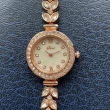 1pc Women's Watch, Elegant Luxury Fashion New Mermaid Tail Chain Watch, Fashionable Niche Luxury Ladies Quartz Watch With Rhinestones, Suitable For Daily Wear, Birthday/Holiday Gift - Gold - View 2