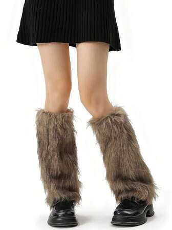 1 Pair Of Women's Plush Leg Covers - Super Soft And Fluffy Texture, Beige Neutral Tone Suitable For Makeup Parties, Photography Shoots, Performances - Easy To Wear Fashion Statement And Theme Event Leg Covers, Aesthetic Styling, Design