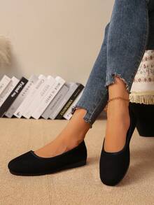 Classic Round Toe Flat Women's Shoes, Plus Size Version 36-43, Thickened Forefoot Protects Feet, Optimized Heel Design Prevents Slipping, Soft Fabric Material And Cushioned Insole For Comfortable Wear