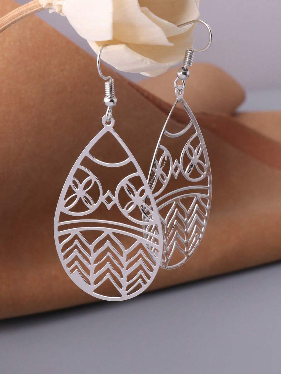 1 Pair Women's Lightweight Hollow Water Drop Earrings