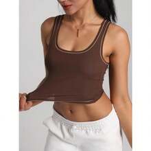 Camiseta de mujer de costilla con acolchado, top de entrenamiento de cuello cuadrado, top corto ajustado, camiseta básica de tirantes - Cacao - Ver 4