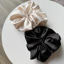 2 Pieces Jumbo Satin Silk Scrunchies For Women 7.5 Inches Large Oversize Scrunchies For Thick Hair Ties Hair Ornament Black And Beige - 黑色和米色 - 查看 7