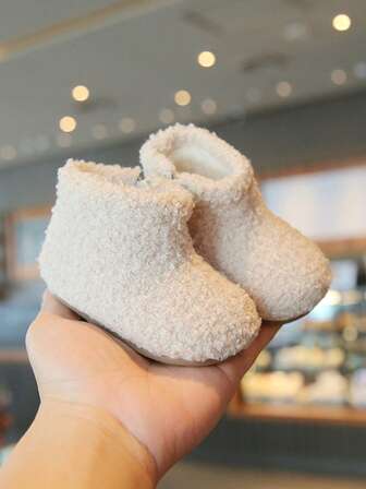 Infant Furry Boots Princess Shoes, Winter Plush Boots, Girls' Short Boots Soft Bottom Baby Toddler Shoes, Lightweight Flat Boots, Suitable For Babies Indoors And Outdoors