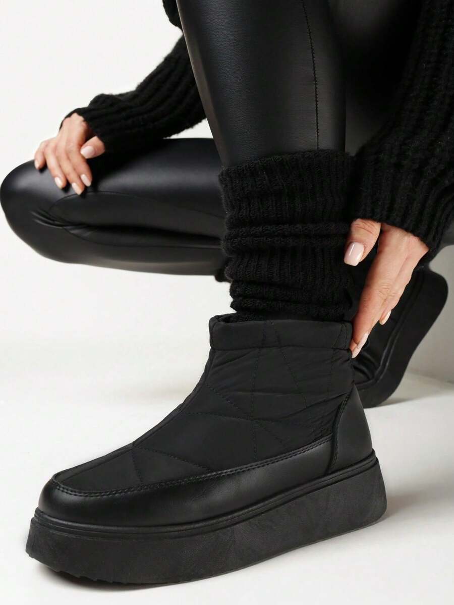 Stivali da neve imbottiti e corti con suola platform - nero - Visualizzare 1