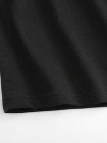 Esta camiseta presenta un estampado con la frase This is how I fight my battles acompañada de imágenes de libros y adornos florales. Camiseta oversized para damas, disponible en colores blanco y negro, con estampados de letras, flores y anime. El diseño general combina sensación con elementos de estampado, tiene un estilo casual y posee función de adelgazar, siendo una pieza básica y versátil. El modelo es animado y divertido, ideal para atuendo diario, vacaciones y crear looks de estilo callejero, así como para looks de Halloween y Día de los Muertos.