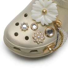Crocs 2026新款女士拖鞋/凉鞋  骨白色 闪亮珍珠花朵 休闲舒适一脚蹬鞋 211519-2Y2 - 骨白色 - 查看 7