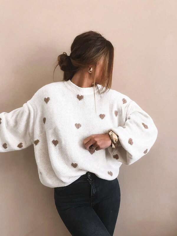 Plus-Size Women's Fashionable Retro Heart-Patterned Jacquard Round-Neck Long-Sleeved Pullover Sweater, A Soft And Cozy Top With A Lazy Style, Suitable For Daily Wear And Casual Occasions.