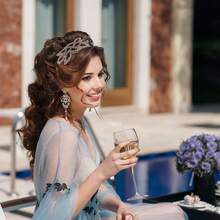 Îmbunătățește-ți aspectul cu acest cerc de păr uimitor, împodobit cu cristale. Proiectat cu modele complexe în formă de frunze, împodobit cu diamante strălucitoare de apă, emană o atmosferă fermecătoare și tinerească, perfect pentru fete și femei tinere.,Cadouri,Călătorii,Cadouri pentru femei,Accesorii de păr,Accesorii pentru ciorapi,Accesorii pentru ciorapi,Accesorii pentru ciorap,Accesorii pentru ciorap pentru femei,Accesorii pentru ciorap pentru femei,Cadouri de Crăciun,Cadouri,Accesorii de Crăciun pentru ciorap,Cadouri pentru femei,Cadou,Cadou de Crăciun,Accesorii pentru ciorap pentru adulți,Accesorii de păr,Accesorii pentru femei,Accesorii pentru ciorap,Accesorii de păr pentru maturizare,Accesorii de păr de Crăciun,Idei de cadouri pentru femei,Accesorii de înfrumusețare pentru ciorapi,Cadouri de Crăciun pentru femei