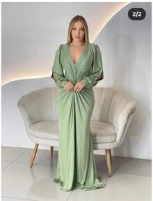 Long Sleeve Dress With Fluity Slit And V-Neckline - 綠色 - 查看 2
