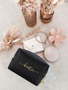 Personalisierte Kosmetiktasche, individualisierter Buchstaben-Name, Brautjungfern Kosmetiktasche, Leder, Mädchen Kosmetiktasche, Kosmetiktasche mit großer Kapazität, Geschenk für Brautjungfern und Braut, Kosmetik Aufbewahrungstasche, Buchstaben Kulturbeutel, Brautjungfern Kosmetiktasche