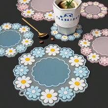 1 pieza Posavasos de margarita de material de silicona, forma de flor linda, resistente a altas temperaturas, posavasos de café de dos colores, posavasos para tazas de 10/15/20 cm, adecuados para regalos de vacaciones, regalos para colegas de oficina, decoración del hogar, perfectos para la decoración del hogar y la protección de la mesa