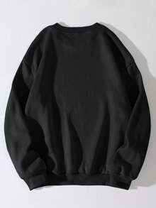 Moletom solto feminino Um moletom leve apresenta um intrincado design de borboleta no centro acima dele está escrito Fall For Jesus abaixo está He Never Leaves A borboleta tem asas detalhadas com tons de laranja e marrom ao redor dela São elementos florais que contribuem para a estética geral O texto e os gráficos são bordados dando uma textura elevada para