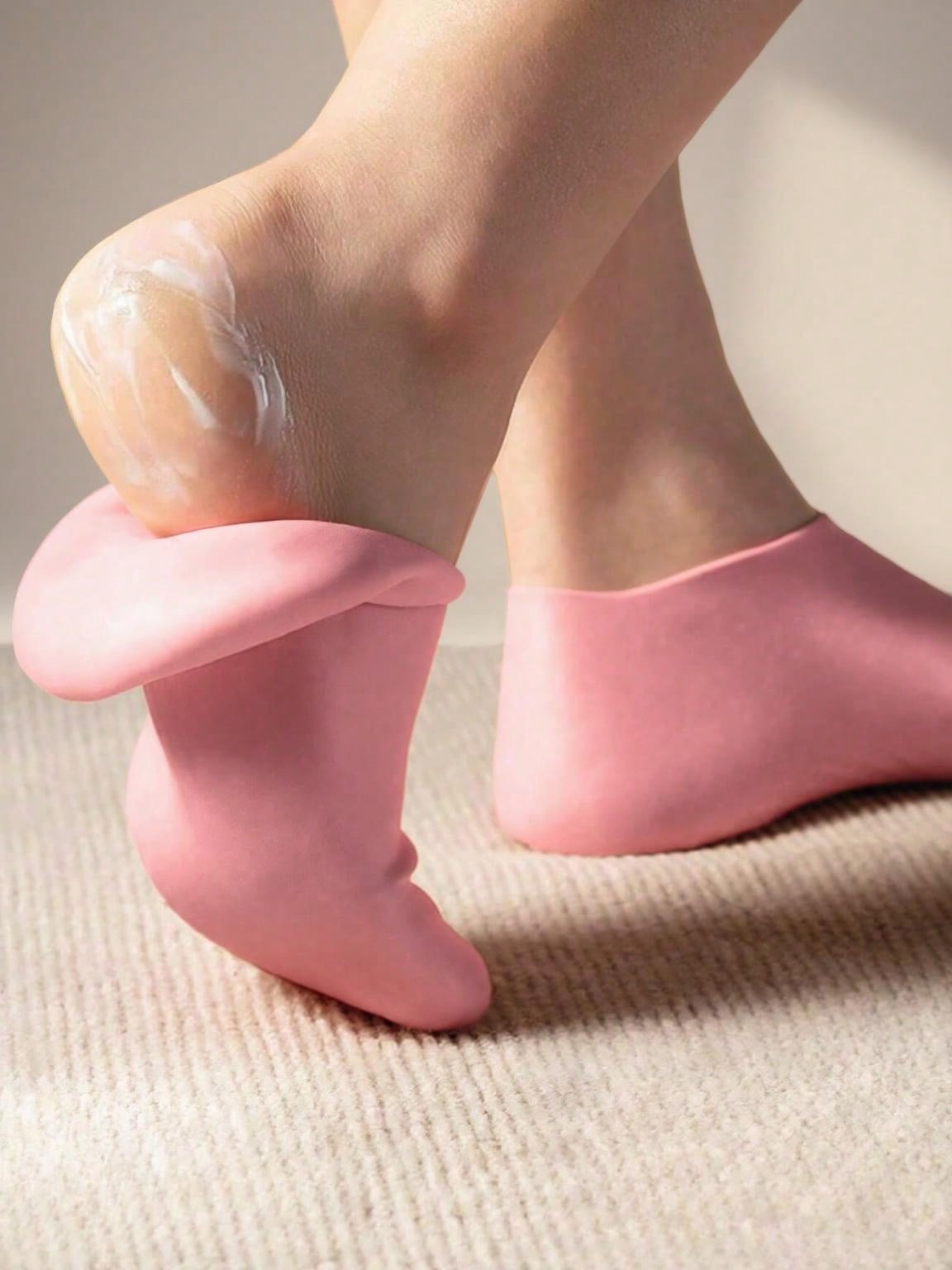 زوج من جوارب السيليكون المرطبة والمخففة للألم للعن...