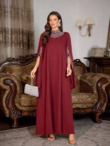 女士立领纯色连衣裙，饰以大量水钻和珍珠，领口精美，超长开衩袖，优雅长裙，适合正式场合和派对度假。 - 酒紅色 - 查看 5