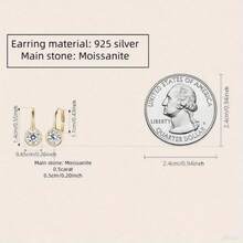 LOVESSOM زوج من أقراط الفضة الإسترليني المطلية بالذهب عيار 14 قيراط، 0.5 قيراط * 2 موسانيت، بتصميم كلاسيكي بسيط وعصري مناسب للرجال والنساء، مناسب لحفلات الزفاف والمناسبات الخاصة كعيد الأم وعيد الأب والعيد والشكر وعيد الميلاد وبداية العام الدراسي وموسم الزفاف والذكرى السنوية