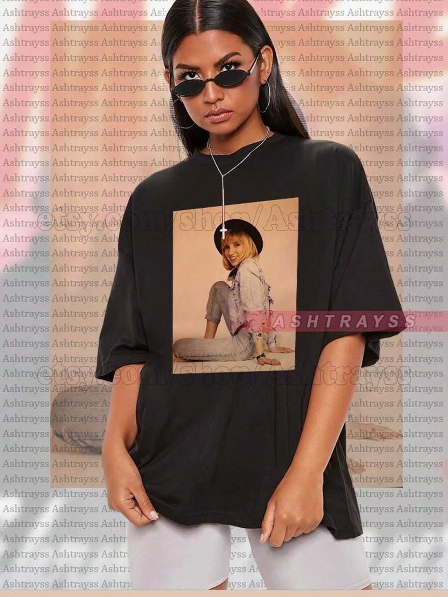 American Singer-Songwriter And Actress 1986 Debut Tee Sweatshirt, Inspired Fan Gift Tshirt - 黑色 - 查看 1