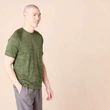 Essentials Men's UPF 50 Quick Dry Short Sleeve Swim Shirt - 酒紅色 - 查看 2