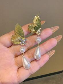 1 Pair Elegant Gold Butterfly & Pearl Pendant Earrings, Suitable For Daily Wear