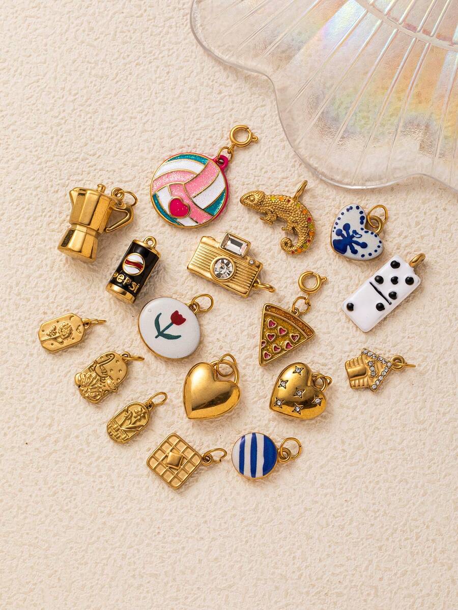 1 pezzo di ciondolo in zirconia a forma di cuore, macchina fotografica, pallavolo, pizza, cola, caffettiera, fiore, può essere utilizzato per realizzare collane, braccialetti, orecchini, catene per borse, portachiavi, ecc. Materiale in acciaio inossidabile placcato in oro 18K, ornamenti a forma di charm, perline decorative, accessori gioielleria da donna, accessori fai-da-te, accessori portachiavi, accessori in acciaio inossidabile, ciondoli in acciaio inossidabile, ecc.