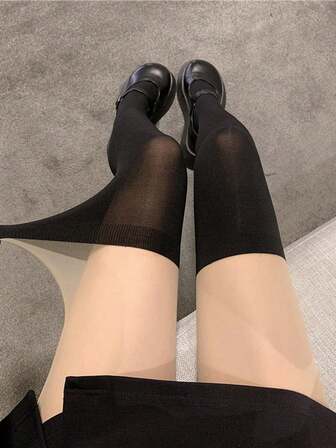 Medias de mujer de colores llamativos y contraste, cómodas para uso casual diario o ir de compras