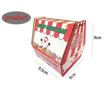 Uma pequena caixa de armazenamento de madeira com um padrão de desenho animado de um Papai Noel colorido entregando presentes, série de montagem DIY não concluída.