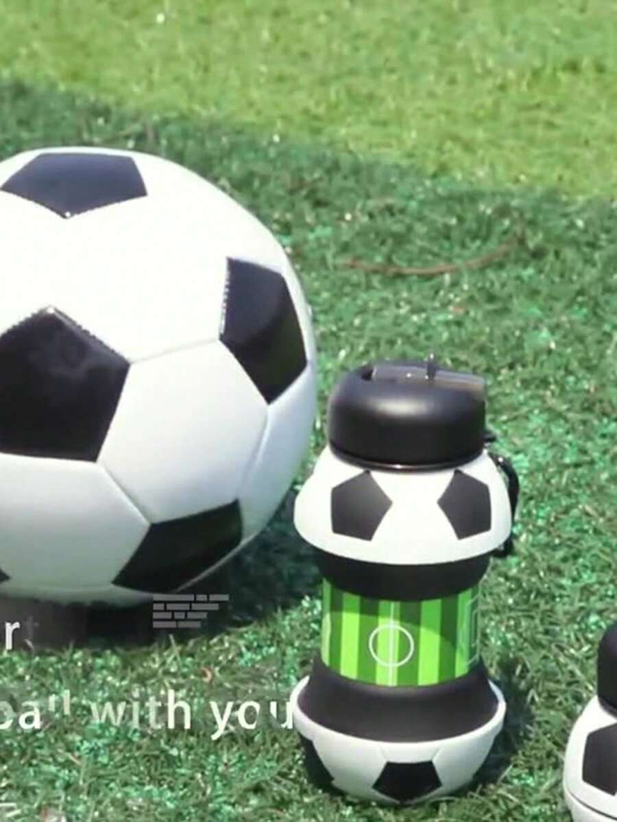 1 pièce Gourde pliable grande capacité de 550 ml, gourde en silicone portable, forme de ballon de football, convient aux femmes, grande capacité, apparence attrayante, shaker, marquages horaires, bouteille en verre pour jus, bouteille d'eau, convient pour les voyages, l'extérieur, le camping, bouteille d'eau transparente portable, tasse paille d'été, gourde de sport et fitness extérieur, gourde d'eau portable pour étudiant, gourde de rentrée scolaire