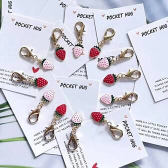 6个/12个混色时尚迷你草莓钥匙扣 - 口袋拥抱感谢卡，送给闺蜜的完美感恩礼物 | 可爱的钱包、背包和汽车挂饰；充满爱意和关怀的派对礼物，在圣诞节、新年、生日、婚礼或感恩节表达爱意。贴心的鼓励卡，独特的装饰设计 - 甜蜜的举动，可作为青少年配饰包挂饰、汽车饰品、送给老师、姐妹的礼物创意