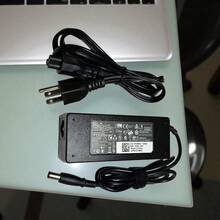 DEMTECH Cargador de corriente compatible para computadora portátil con salida de 19.5V 4.62A 90W, conector redondo de 4.5 mm exterior y 3.0 mm interior, adaptador de energía universal para notebooks, ultrabooks y equipos electrónicos que requieren entrada de 19.5 voltios, diseño compacto y ligero para uso en oficina, hogar o viajes, práctico como reemplazo del cargador original o como accesorio adicional, voltaje estable que garantiza un rendimiento confiable en todo momento, accesorio portátil con entrada de corriente AC 100-240V ideal para estudiantes, profesionistas y usuarios que necesitan mantener su equipo siempre cargado, compatible con distintos modelos que utilizan conector fino 4.5 * 3.0 mm, fácil de transportar en mochilas y maletines, opción duradera y eficiente para trabajo, estudio, entretenimiento y actividades diarias con tu dispositivo portátil. - Tipo de Enchufe B Japonés (100V) - Ver 7