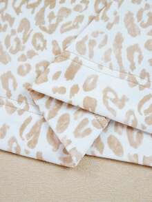 Acelitt Spring And Autumn Women's Khaki Leopard Print Splicing Ribbed Edge Ruffle Detail Round Neck Knitted Top