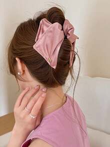 1pc Satin Triangle Hair Claw Clip, Elegant Hair Claw Barrette, Versatile Solid Color Hair Accessory Suitable For Daily Wear, Casual, Party, Commute, Vacation, Washing Face, Showering, Makeup, Outfit Matching Fall Winter Hair Clip Hair Accessories For Women Bows Fashion Hair Clutch