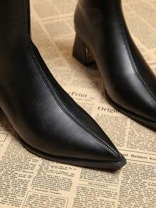 2026 hochwertige, heiße Verkaufsartikel Herbst Neu dicker Absatz V-Schnitt hohe Stiefel, vielseitige Mode kniehoch niedriger Absatz spitze Zehen elegant minimalistisch Damenschuhe - Schwarz - Übersicht 5