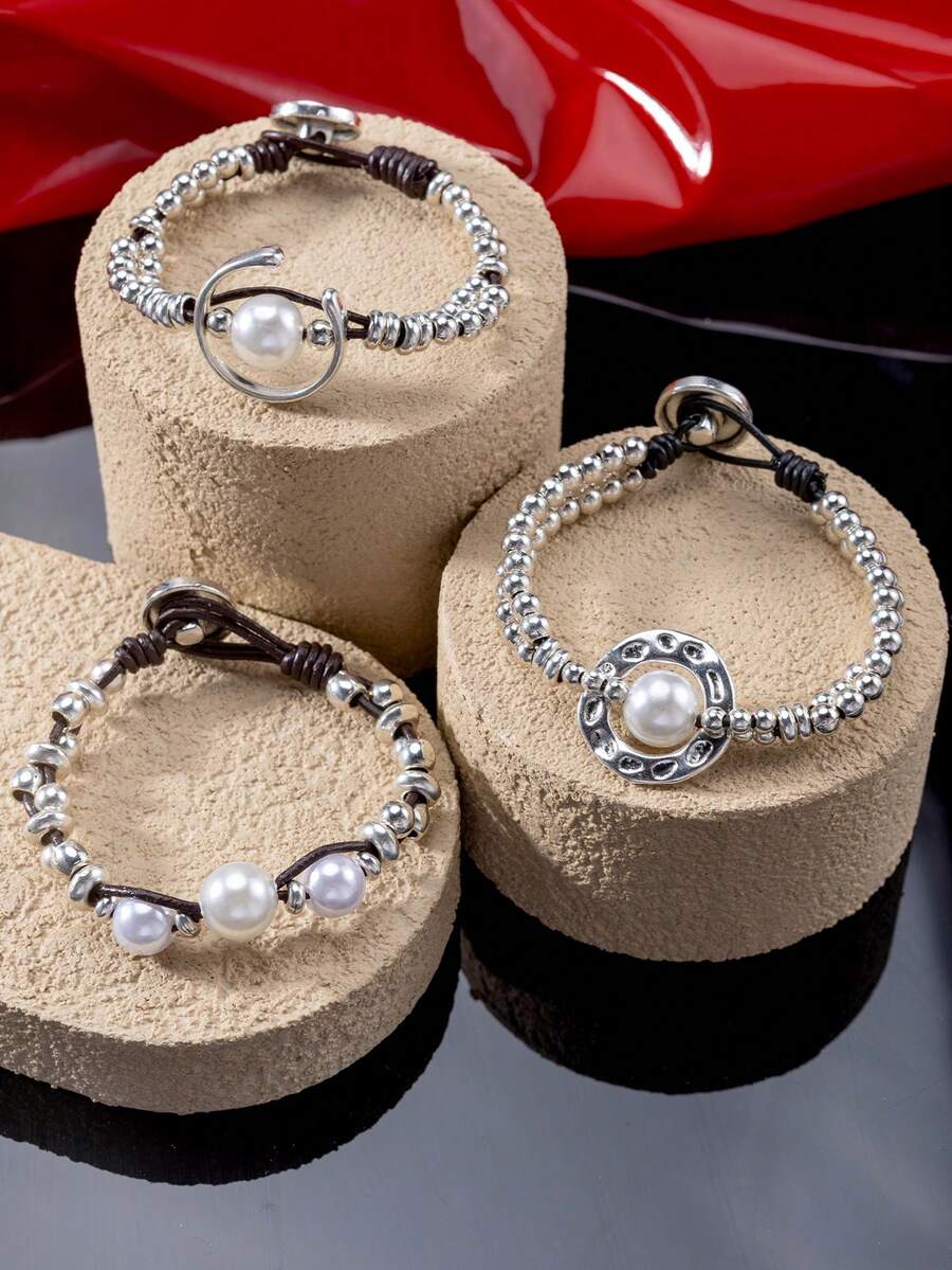 A One-Piece Minimalist And Stylish Street-Style Crocheted Pearl Bracelet Suitable For Everyday Wear By Both Men And Women, Perfect For Parties And As A Birthday Gift.