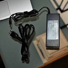 DEMTECH Cargador de corriente compatible para computadora portátil con salida de 15V 5A y 1.5A, con conector redondo de 5.5 mm exterior * 2.5 mm interior, adaptador de energía universal con entrada AC 100-240V, diseño compacto y portátil ideal para uso en hogar, oficina o viajes, práctico como reemplazo de cargadores dañados o extraviados y como accesorio adicional para mantener tu equipo siempre cargado, compatible con notebooks, ultrabooks y computadoras portátiles que requieren voltaje de 15V con conector 5.5 * 2.5 mm, voltaje estable para un rendimiento confiable en todas las tareas diarias, ligero y fácil de transportar, ideal para estudiantes, profesionales y usuarios que necesitan movilidad, accesorio duradero con cable flexible y conector firme que asegura conexión estable, perfecto para trabajo, estudio, entretenimiento y actividades cotidianas que requieren energía constante. - Tipo de Enchufe B USA (220-240V) - Ver 3