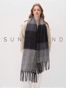 1条加厚保暖优雅格子围巾，秋冬季搭配连衣裙