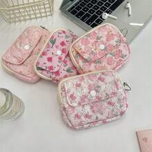 1个可爱碎花绗缝多功能收纳包，适用于存放文件、卡片、钥匙、硬币、化妆品、旅行洗漱用品等，是馈赠佳品的理想之选。拉链设计，方便收纳美甲、化妆包、旅行必备、化妆袋、化妆包、化妆品收纳包等物品。另有小号化妆包、大容量化妆包、圣诞礼物、旅行必备礼品、手拿包/小手提包等多种款式可选。此外，它还可用作化妆包、化妆刷收纳袋、迷你收纳袋、大容量收纳袋等，是送给女性的理想礼物，也是圣诞礼物和送礼佳品。 - 彩色 - 查看 9