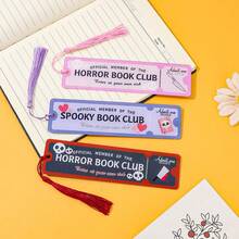 Horror-Themen Papier Lesezeichen, dunkler und mysteriöser Stil, dekoriert mit roten, rosa und lila Quasten, mit schockierendem Text, geeignet zum Markieren von Seiten in Horror-Literatur, um ein immersives Lese-Erlebnis für Horror-Fans zu schaffen