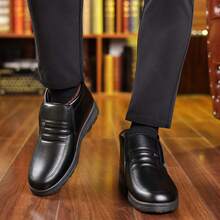 Czarne skórzane buty śnieżne męskie za kostkę, ciepłe, antypoślizgowe, wciągane, wygodne, puszyste buty do sportów halowych na jesień/zimę