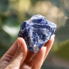 Bulk Natural Raw White Turquoise Rough Stones - Vibrant Purple & White Marbled Crystal Specimens For Jewelry Making, Tumbling, Cabbing, DIY Crafts, Aquarium Decor, Vase Fillers - Unique Holiday Gifts For Women & Girls, Jewelry Making Supplies, Craft Supplies, Polished Finish Rocks, Tumbled Stones