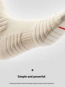 1. Chaussettes de basket-ball de couleurs mélangées\n2. Chaussettes hommes avec bas en serviette\n3. Chaussettes de compression pour football, course, extérieur