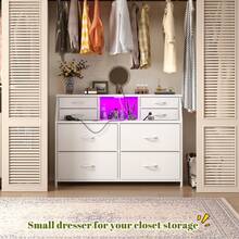 EnHomee 8 Drawers Dresser With Fabric Storage & LED Lights & Charging Station For Bedroom , Nightstand With Open Shelf For Living Room And Entryway, Easy To Assemble, White - 白色 - 查看 10